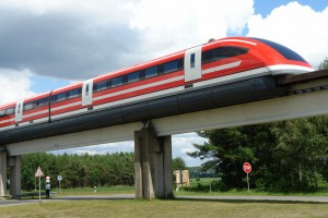 El tren de levitación magnética Maglev entre el aeropuerto de PuDong y Shanghai alcanza 430km/h